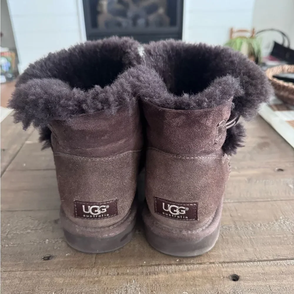 Ugg mini Bailey button boots in chocolate brown size 8